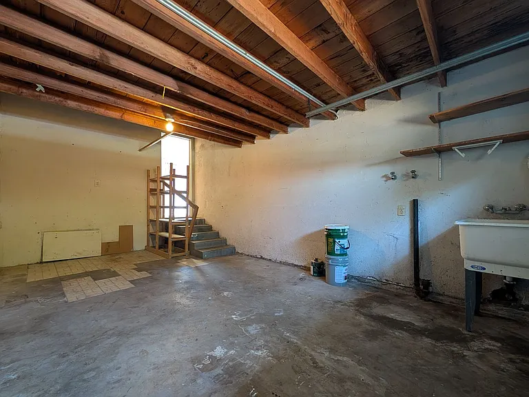 690 E 39th Ave — Photo 18