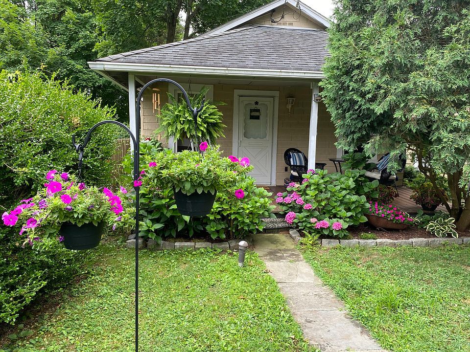 1st image of 462 Benedict Ave