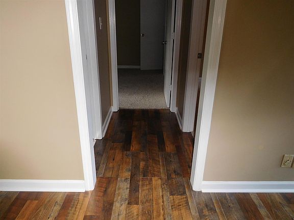 3rd image of 521 Mallory Dr