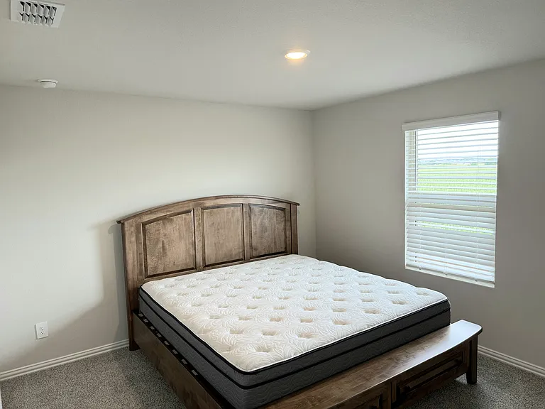 212 Travine Dr — Photo 16