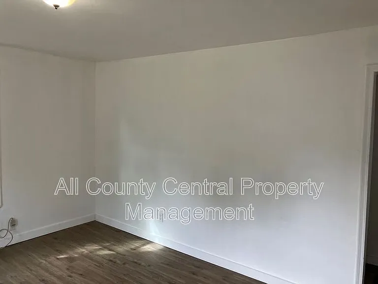2304 Eufaula Ave — Photo 3
