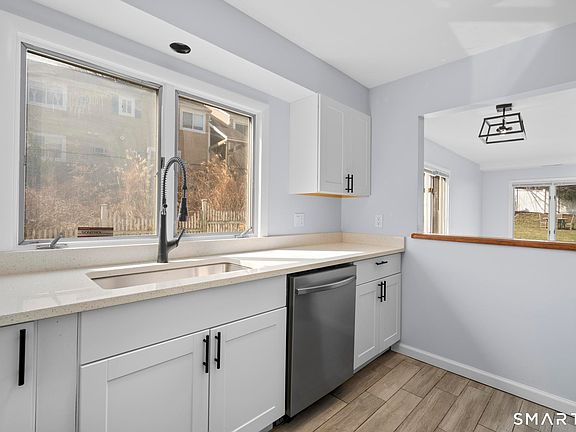 3rd image of 115 Flax Hill Road APT 6