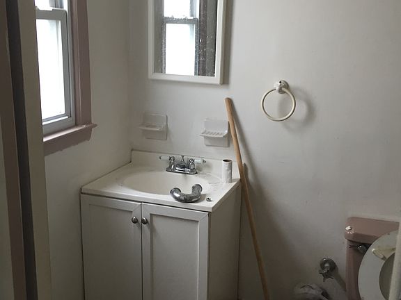 4th image of 63 Bartow St