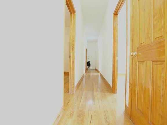 4th image of 101 W 74th St #4W