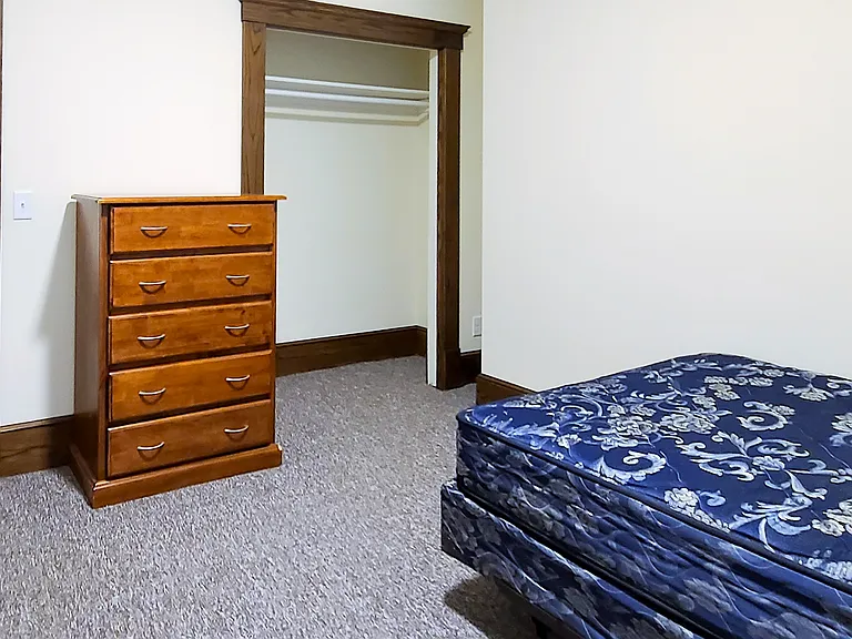 1319 Forest Ct — Photo 11