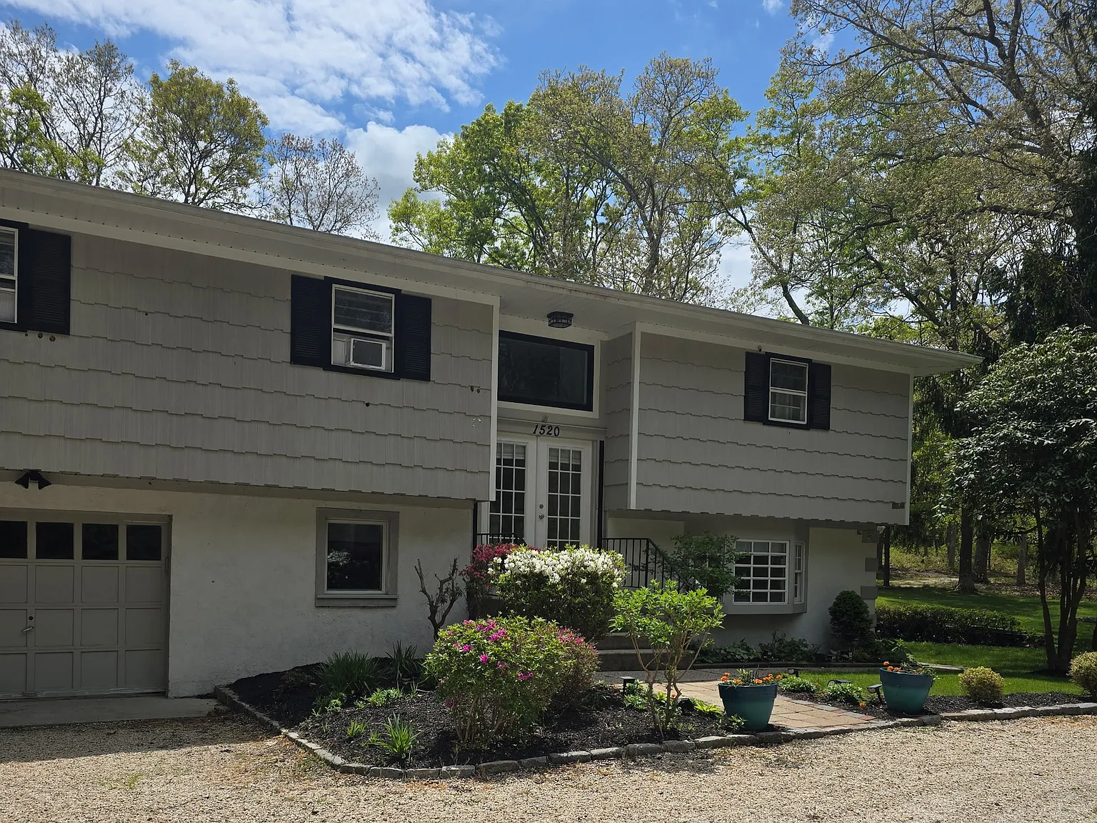 Southampton Four Bedroom Ranch with Pool — Photo 4