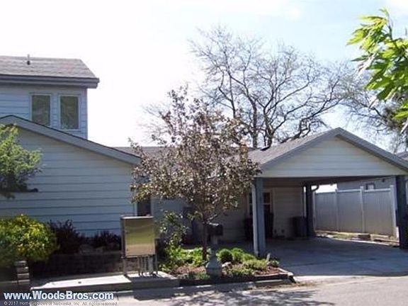 2nd image of 412 W Lakeshore Dr