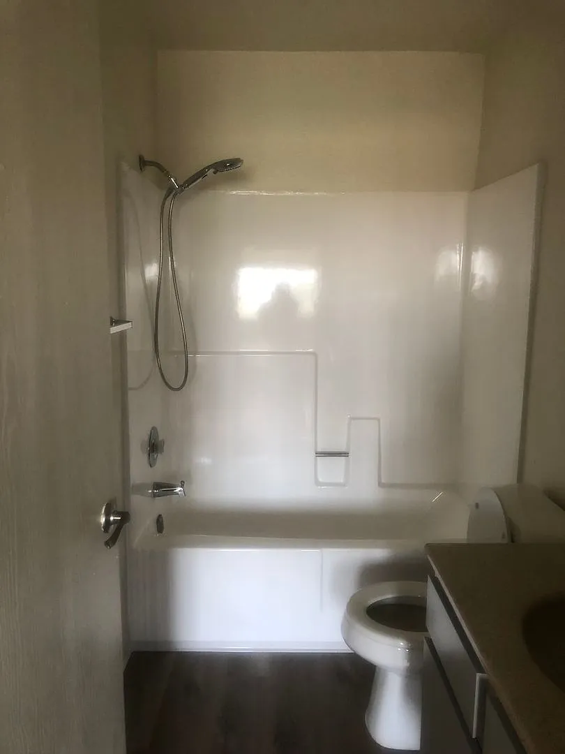 Lake Street Apartments — Photo 4