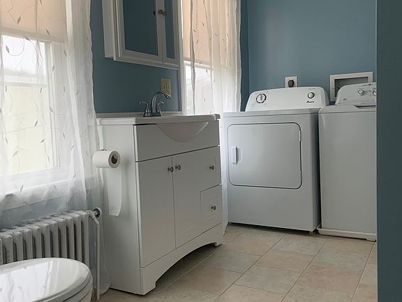 1 bathroom w/ washer & dryer