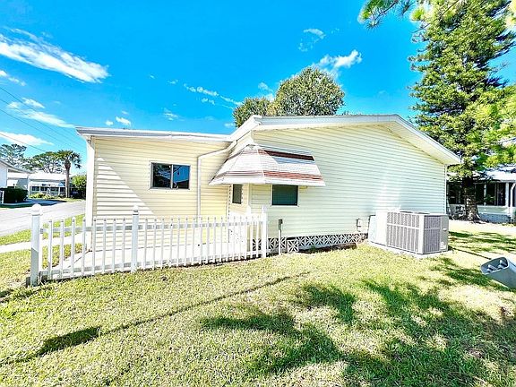 3rd image of 1759 Conifer Ave #31