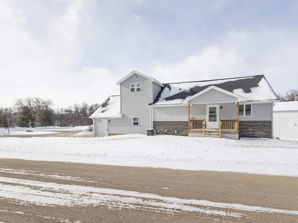 225 3rd St, Cuba City, WI 53807