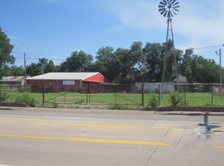 300 Avenue F NE, Childress, TX 79201