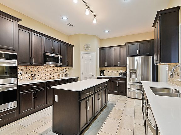 3rd image of 204 Legendre Dr