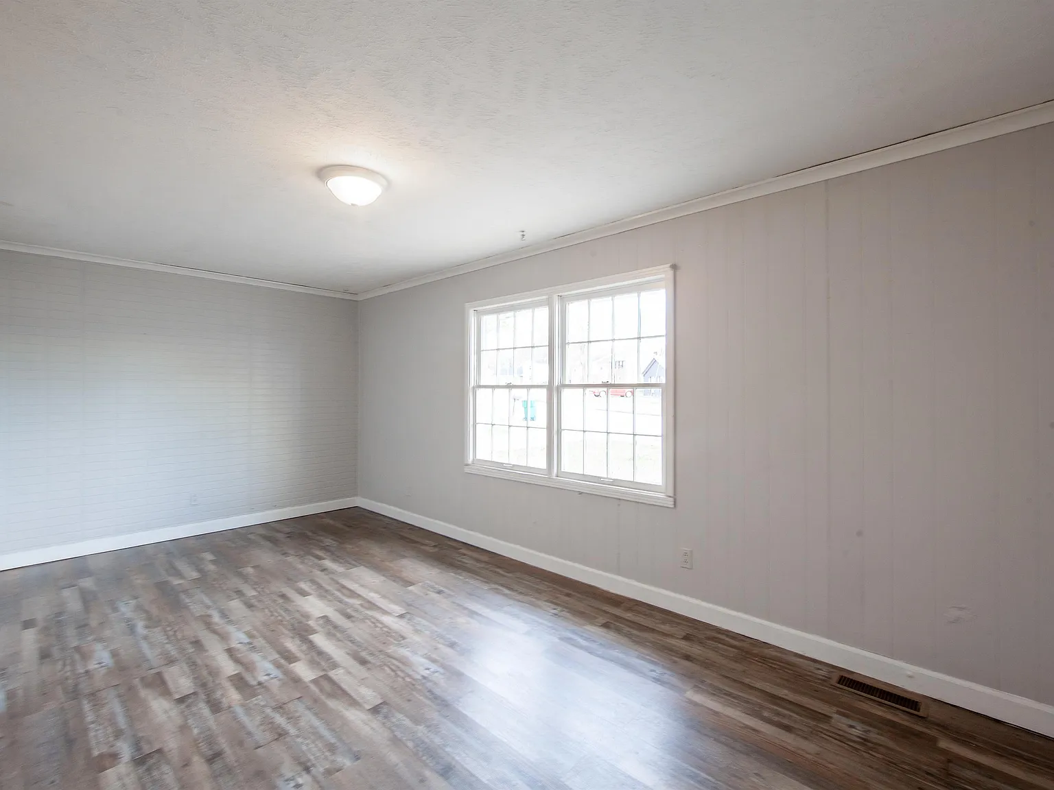 69 Carolane Drive - R — Photo 2