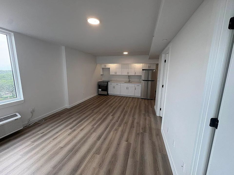 1st image of 3109 Buhre Ave #8G