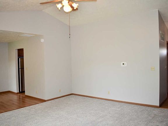 4th image of 2020 Vancouver Dr