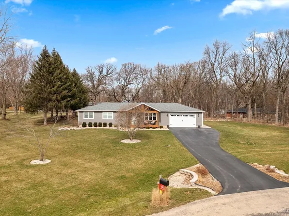 15683 Donald Ct, Sandwich, IL 60548