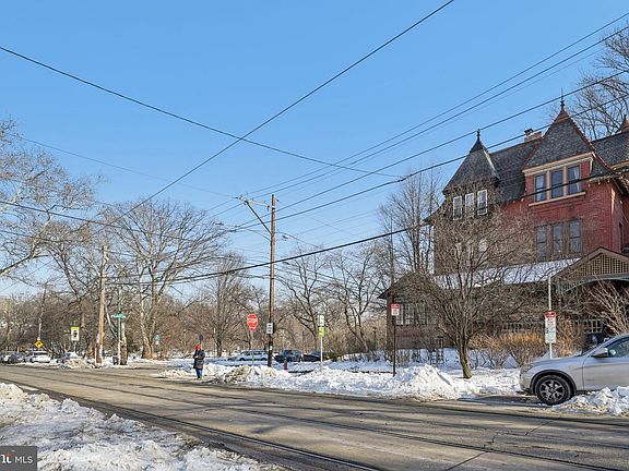 3rd image of 4502 Chester Ave