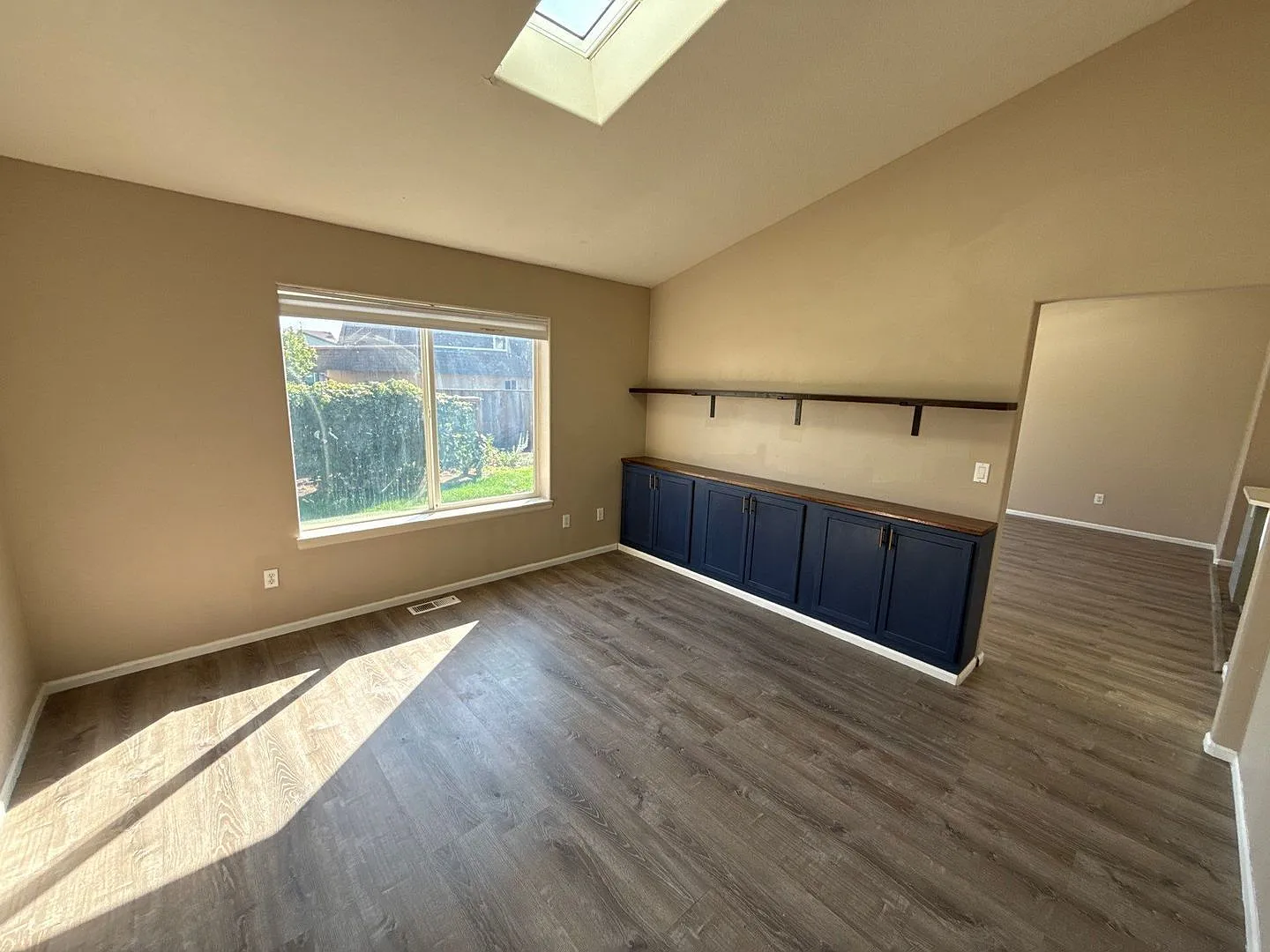 3 bed, 2.5 bath, 1694 sqft, $2,445 — Photo 2