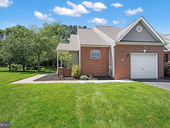 2nd image of 206 W Red Lion Dr
