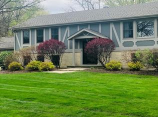 21020 N Crestview Dr, Barrington, IL 60010