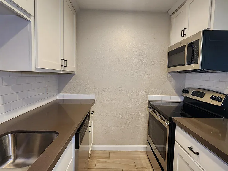 2222 I St #13 — Photo 12