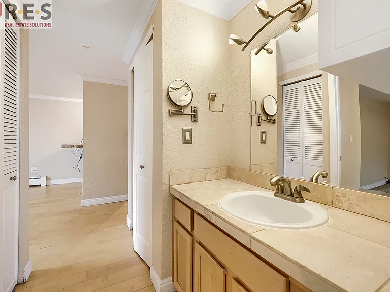 1125 N Washington St #502 — Photo 9