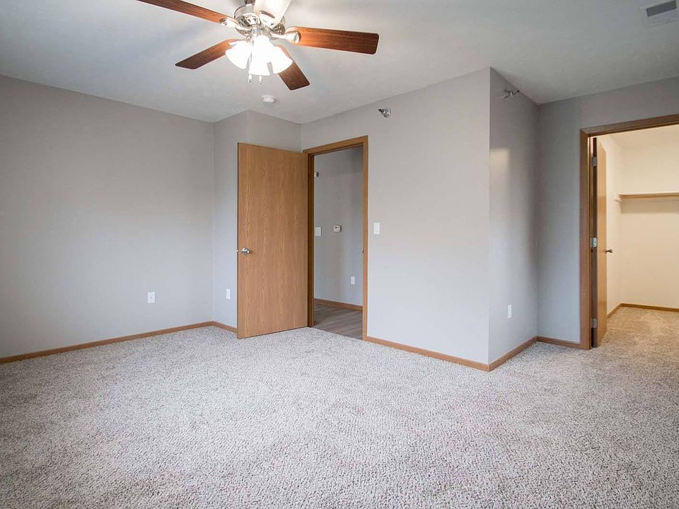 Large One Bedroom/One Bathroom: 900 SF
