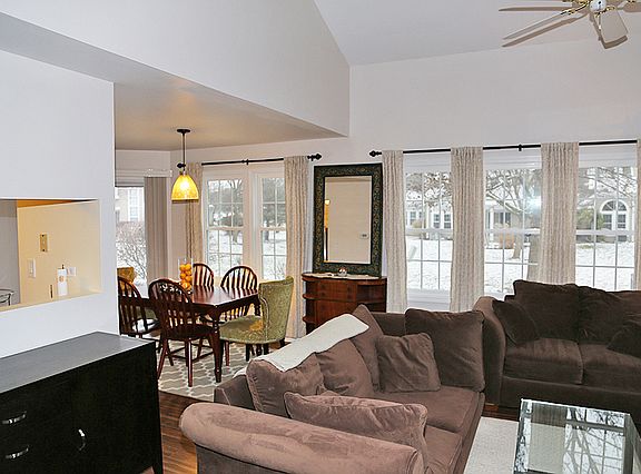4th image of 386 Waterford Ct