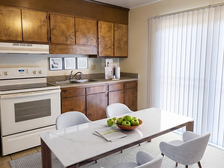 Country Club Apartments — Photo 9