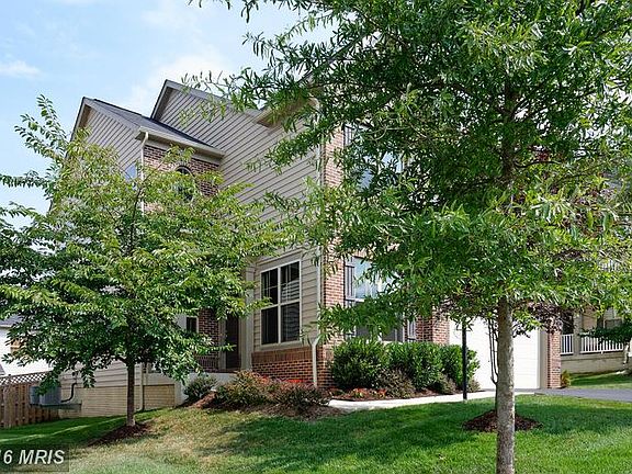 3rd image of 42714 Chisholm Dr