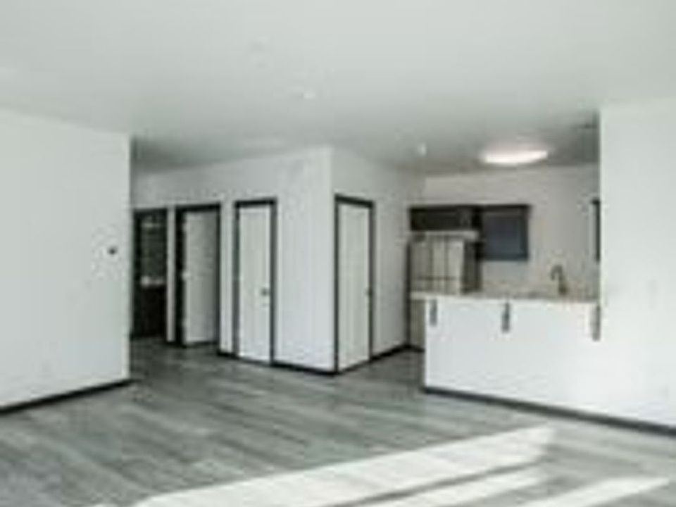 Building Photo 4