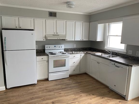 3rd image of 136-02 Oakmont Dr