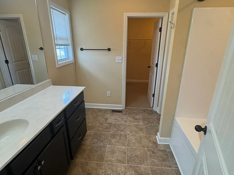 111 Castanet Ct — Photo 40