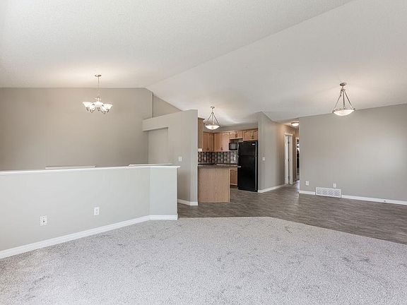 4th image of 286 Covecreek Clos NE