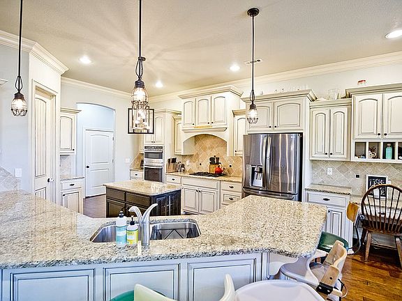 5th image of 5608 S Chadwick Dr