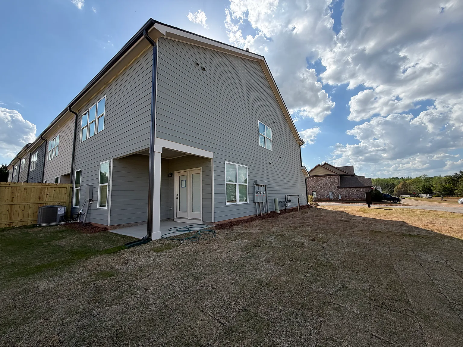 4 bed, 2.5 bath, 1795 sqft, $2,400 — Photo 2