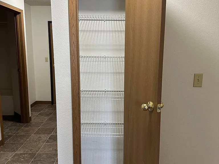 Dakota E & W Apartments — Photo 51