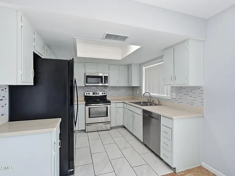 126 W Loma Vista Dr #101 — Photo 3