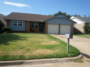 1008 NW 19th St, Moore, OK 73160