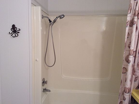 4th image of 409 Endoven St