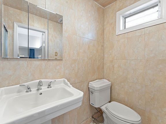 5th image of 2634 Sheridan St #1