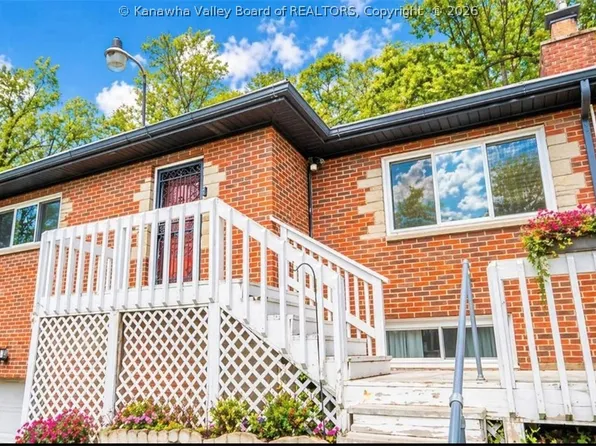 670 Forest Cir, South Charleston, WV 25303