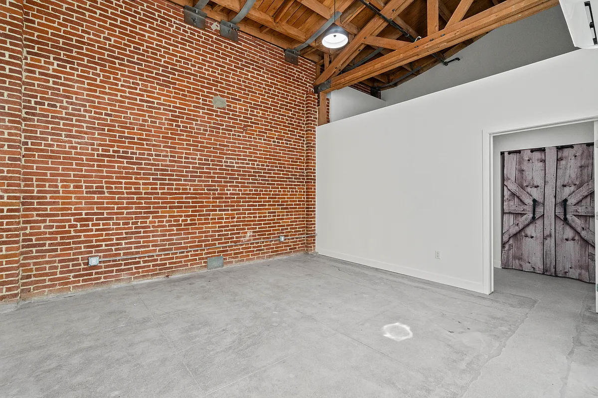 Photo 2 of 20 - 1901 S Pacific Ave #3 - San Pedro, CA Building Photo - 1901 S Pacific Ave #3