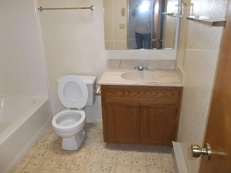 4924 N Spring Dr — Photo 9