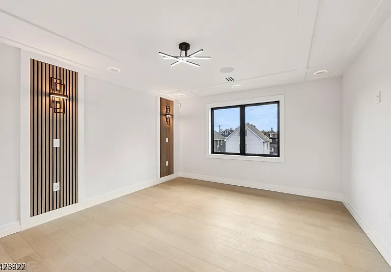 51 Albany Ave — Photo 9