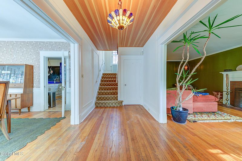 4th image of 1053 Brierwood Boulevard