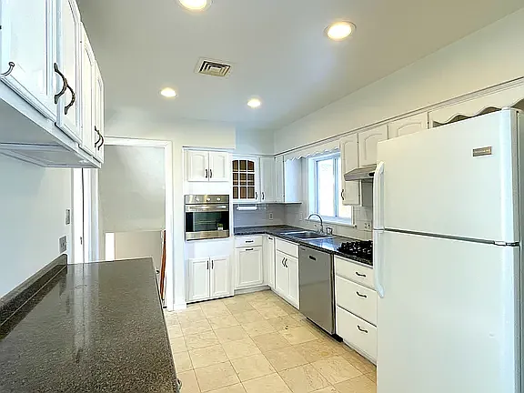 3 bed, 1841 sqft, $4,800 — Photo 4