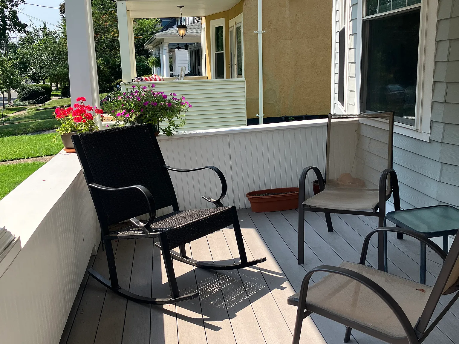 3 bed, 1.5 bath, 1950 sqft, $3,200 — Photo 2