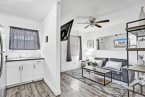 1 bed, 375 sqft, $1,499 — Photo 4